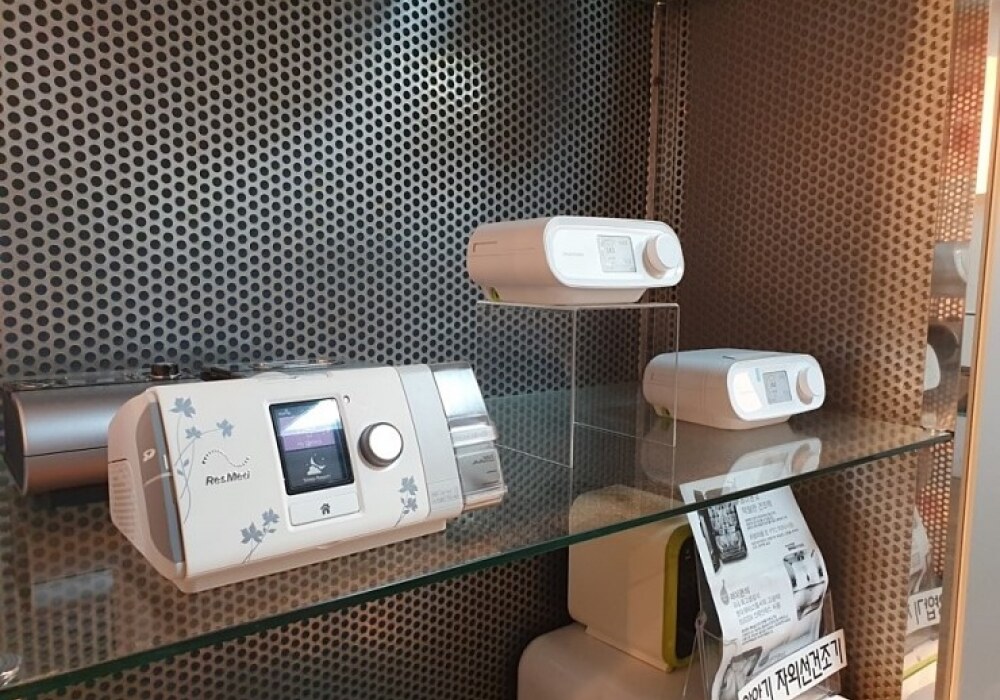 Sleep therapy devices